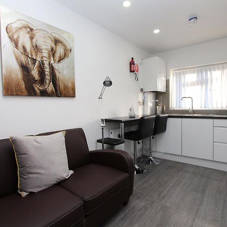 Bluegreen Suites Edgware Bagian luar foto
