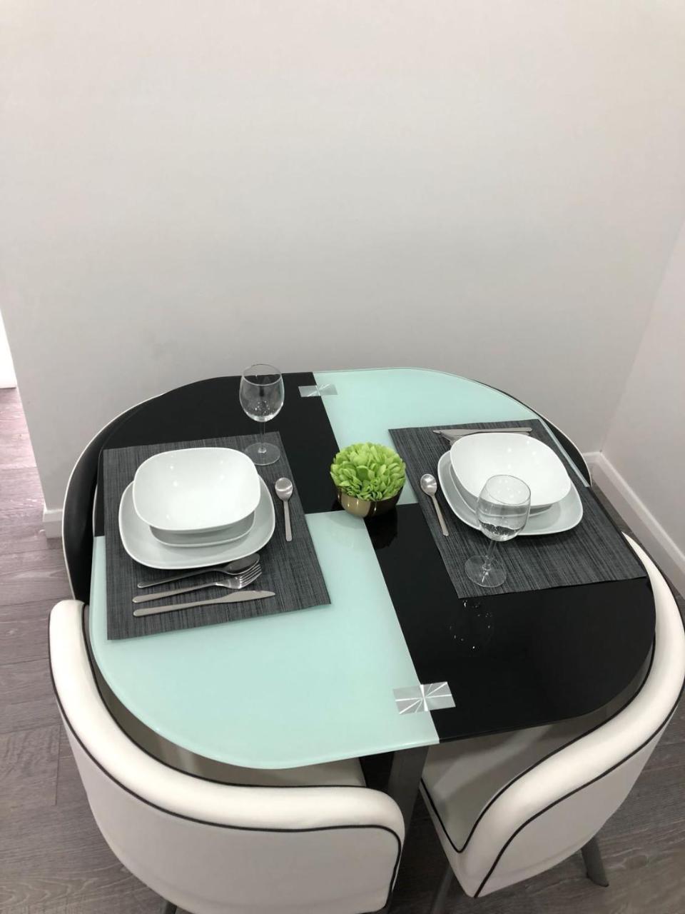 Bluegreen Suites Edgware Bagian luar foto